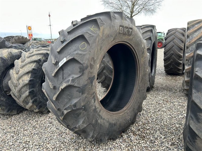 Reifen van het type BKT 710/70R42, Gebrauchtmaschine in Rødekro (Foto 1)