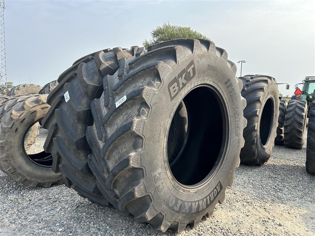 Reifen van het type BKT 710/75R42, Gebrauchtmaschine in Rødekro (Foto 1)