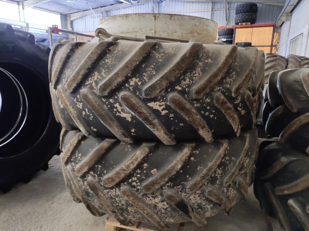 Reifen des Typs BKT 750/60R26.5 FL630, Gebrauchtmaschine in Lérouville (Bild 1)