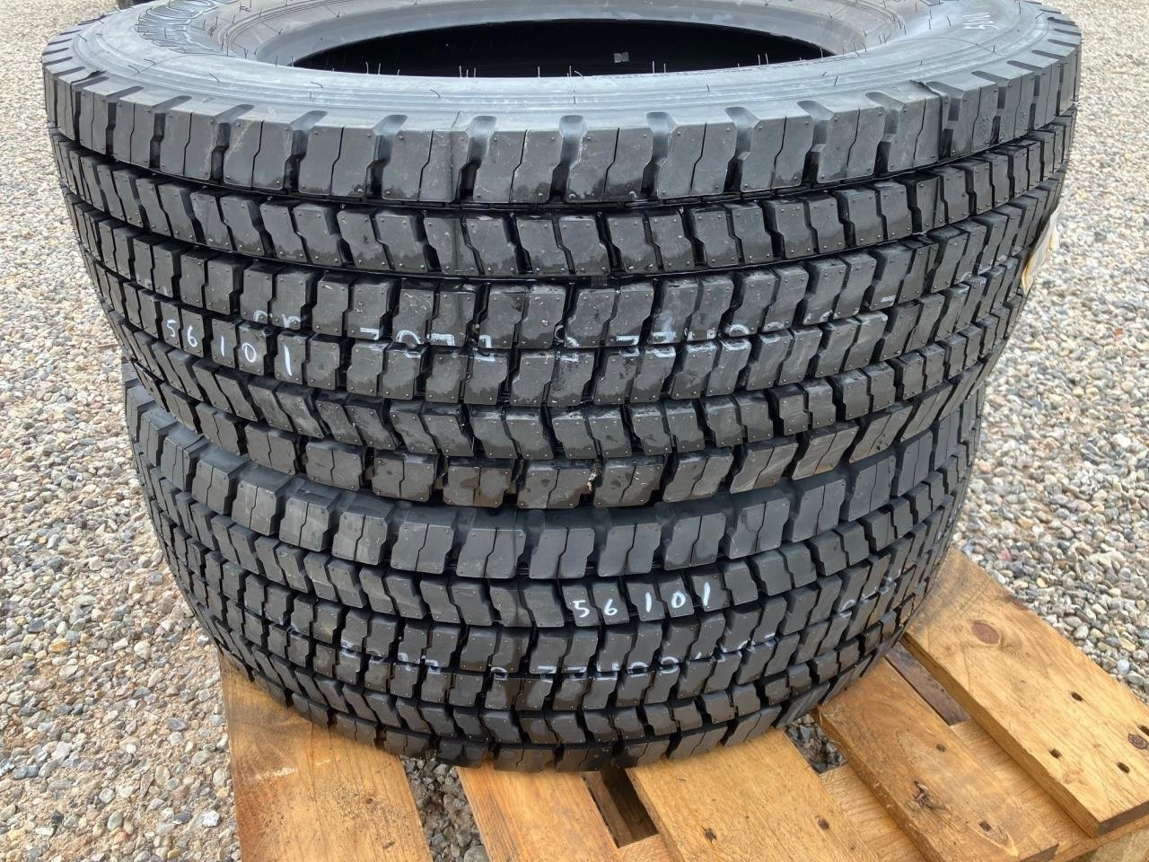 Reifen of the type Bridgestone 295/60X22.5, Gebrauchtmaschine in Tim (Picture 1)