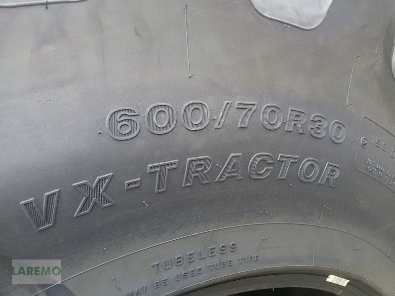 Reifen van het type Bridgestone 600/70 R 30, Neumaschine in Langenwetzendorf (Foto 5)