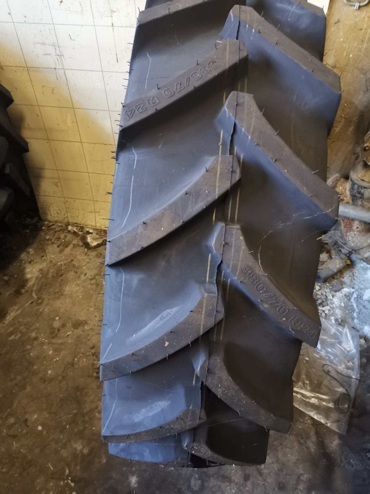 Reifen tip Cultor 380/70R24 RD01 125A8/B, Neumaschine in Mannheim (Poză 1)