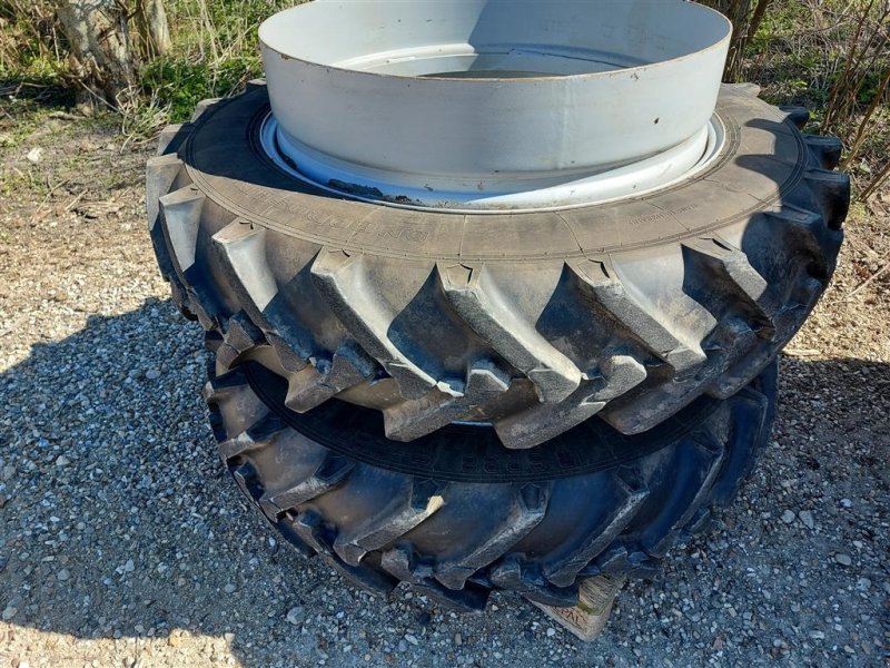 Reifen типа Dunlop 13,6 R38, Gebrauchtmaschine в Nykøbing M (Фотография 1)