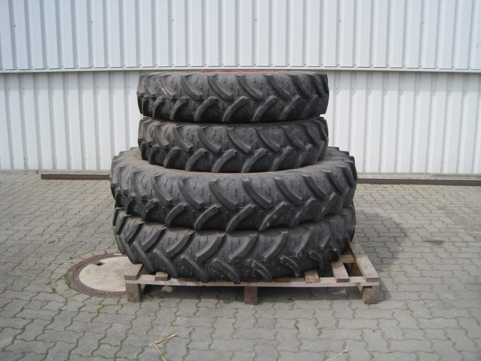 Reifen des Typs Fendt 270/95R32 + 300/95R46, Gebrauchtmaschine in Holle- Grasdorf (Bild 2)