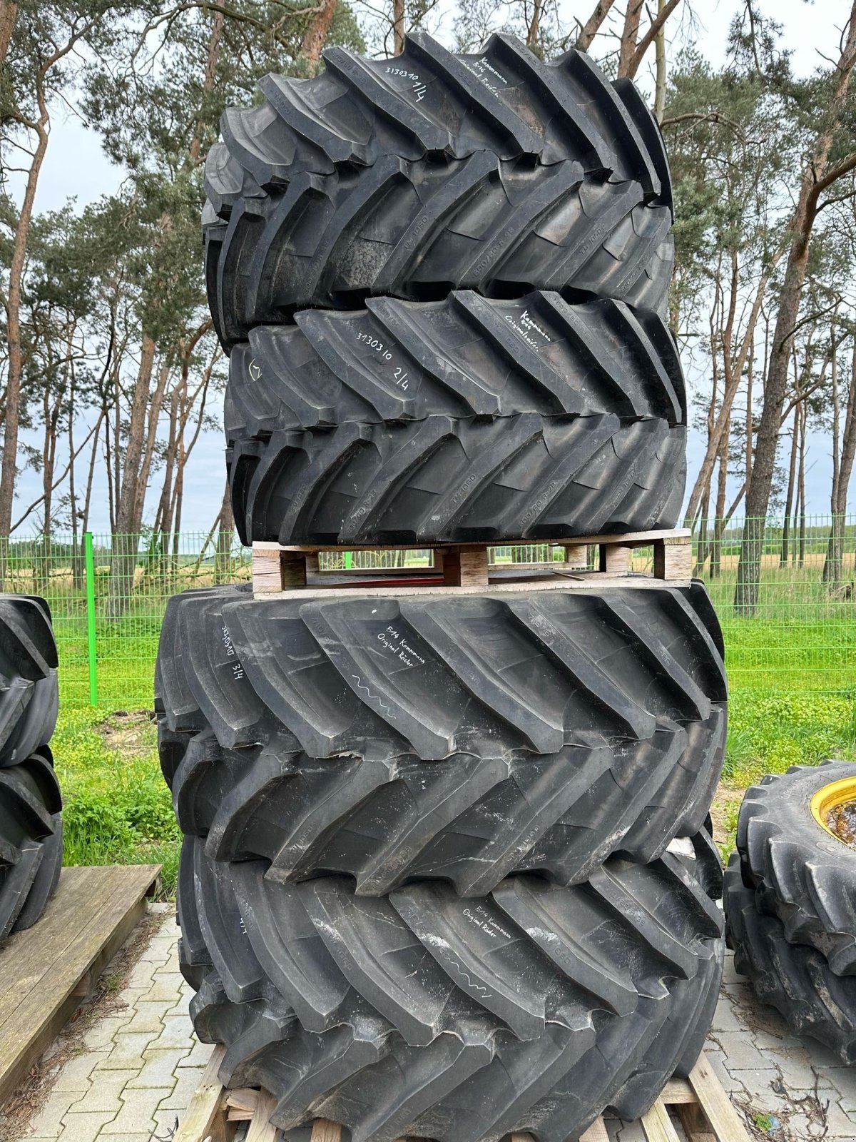 Reifen van het type Fendt Räder 600/60R28 + 710/60R38, Neumaschine in Hillerse (Foto 1)