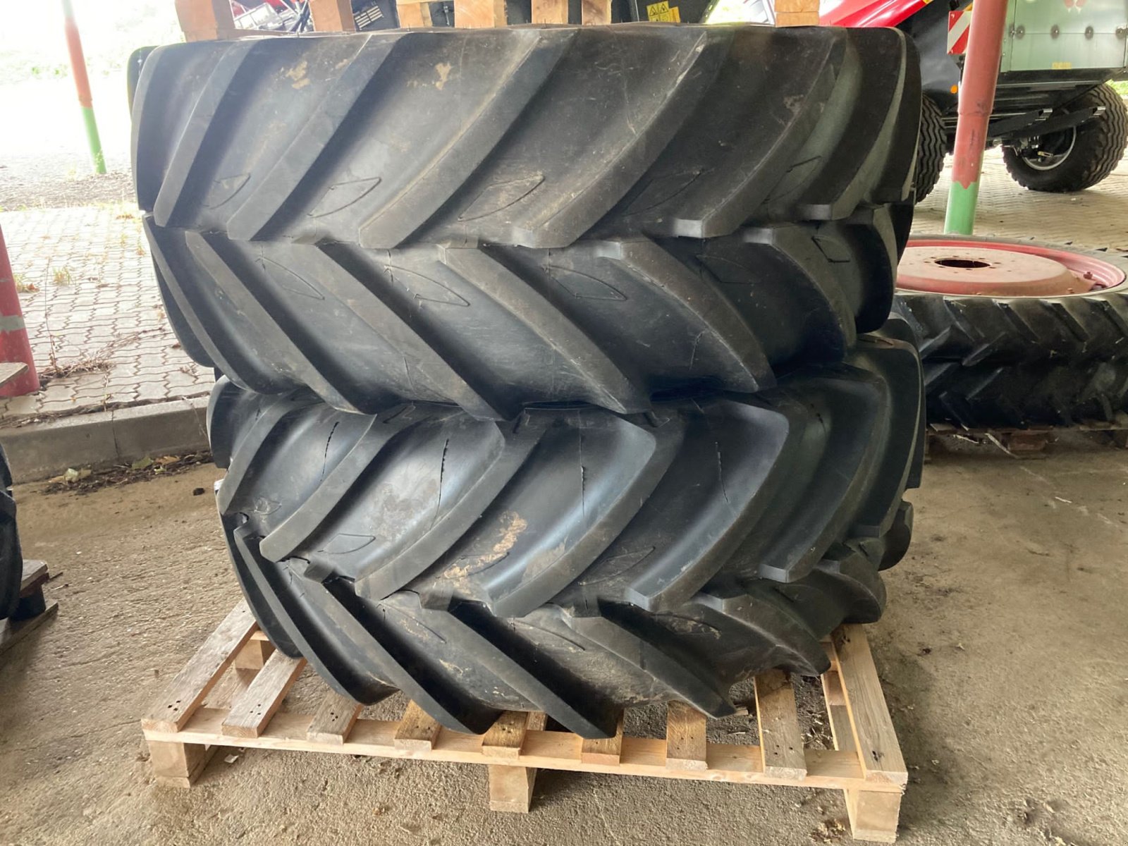 Reifen Türe ait Fendt VF520/60R28 + VF650/60R38, Gebrauchtmaschine içinde Gadenstedt (resim 3)