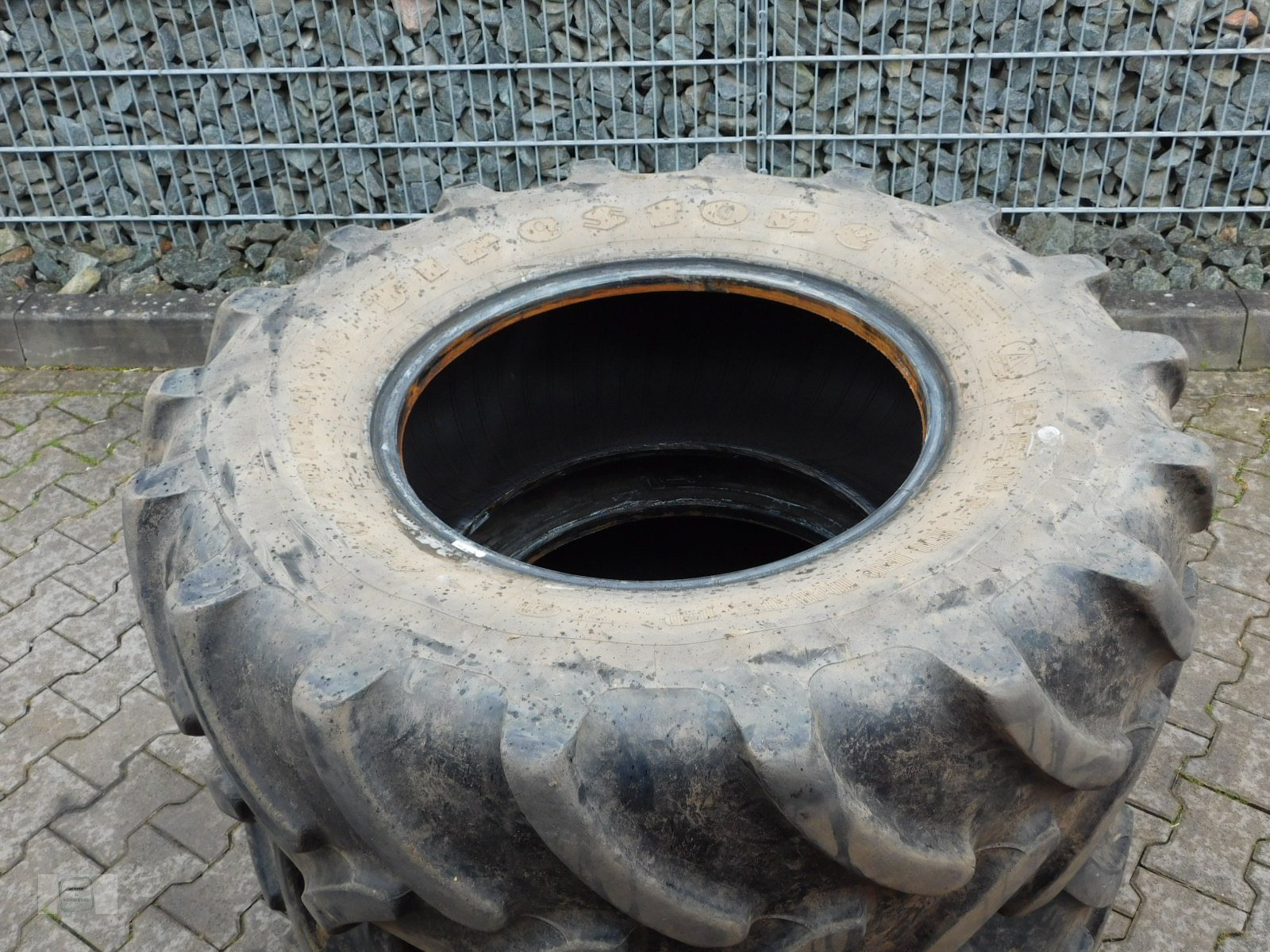 Reifen des Typs Firestone 380/70R24, Gebrauchtmaschine in Gross-Bieberau (Bild 2)