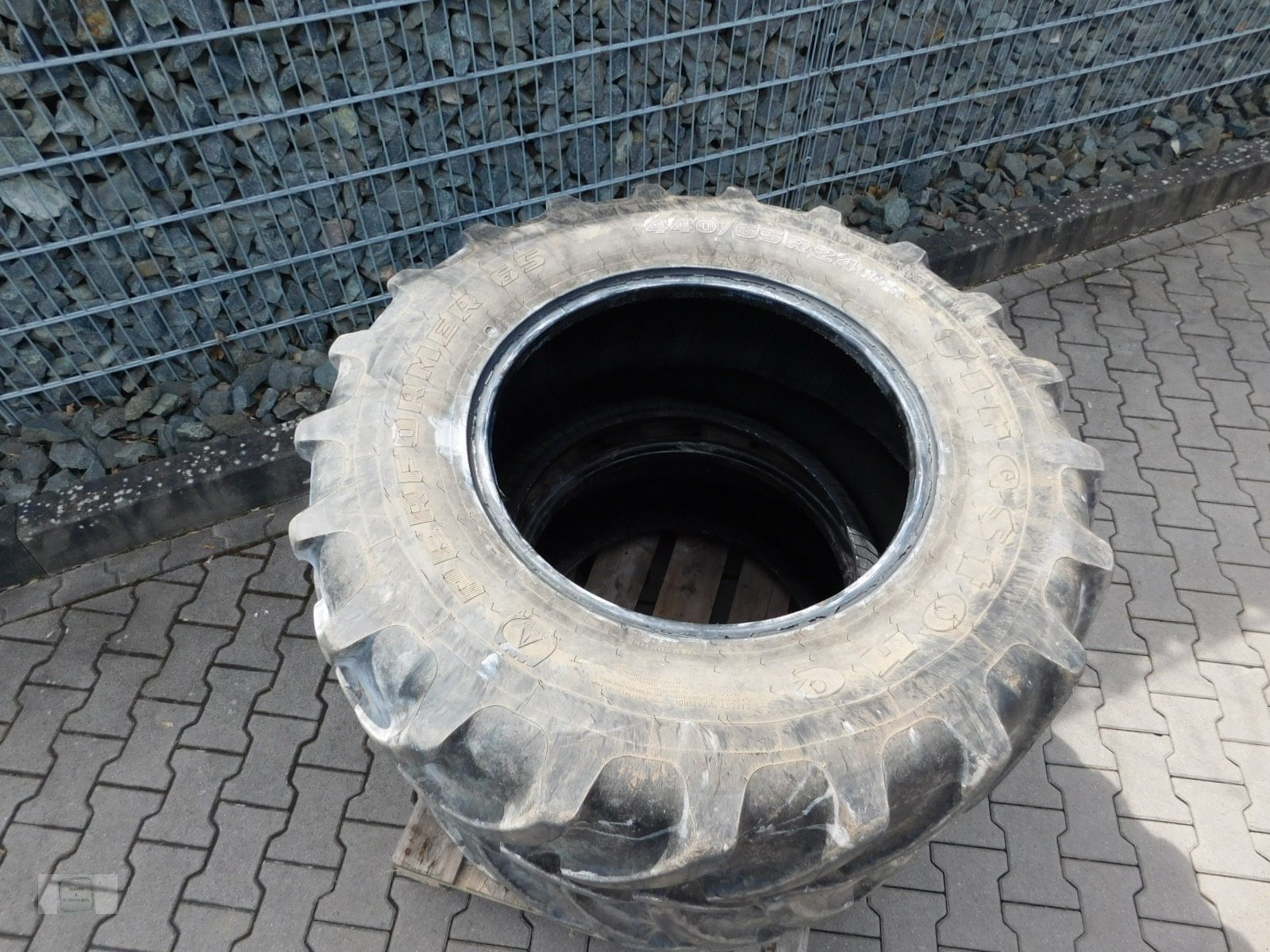 Reifen of the type Firestone 440/65R24 Performer, Gebrauchtmaschine in Gross-Bieberau (Picture 3)