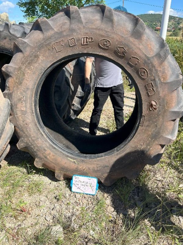 Reifen van het type Firestone RADIAL800, Gebrauchtmaschine in Montpellier (Foto 1)