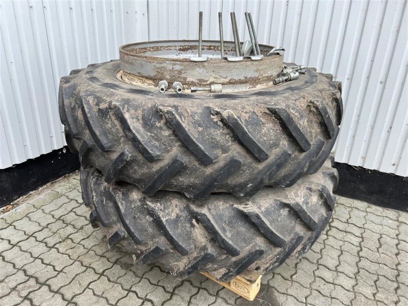Reifen des Typs GoodYear 16,9x38 MED 8 LÅSE!, Gebrauchtmaschine in Nørager (Bild 1)