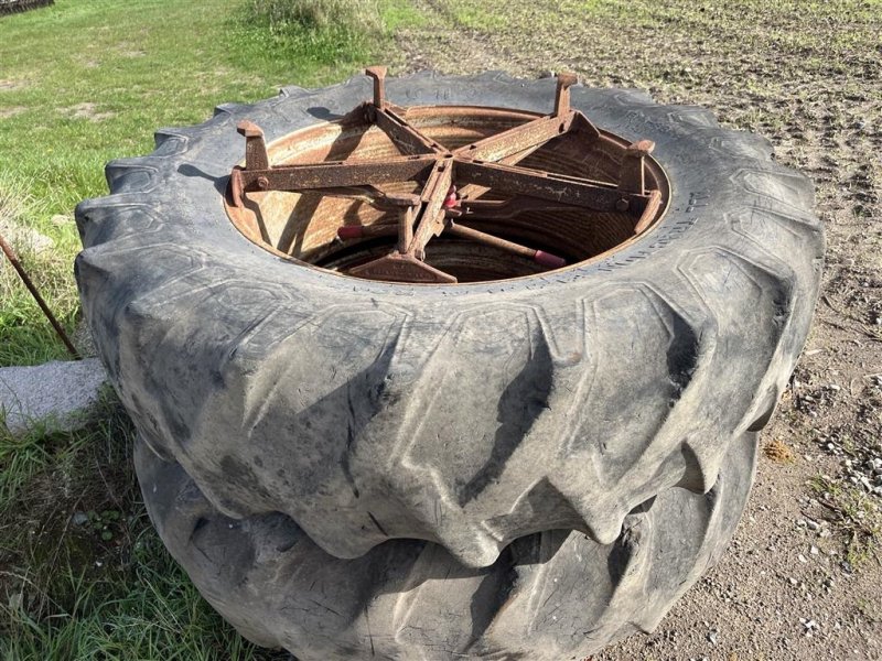 Reifen of the type GoodYear 18,4x38 Afhentning 5 arme bred klods, Gebrauchtmaschine in Vejle