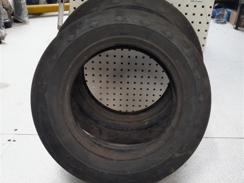 Reifen типа GoodYear 5.00-15, Gebrauchtmaschine в Horsens