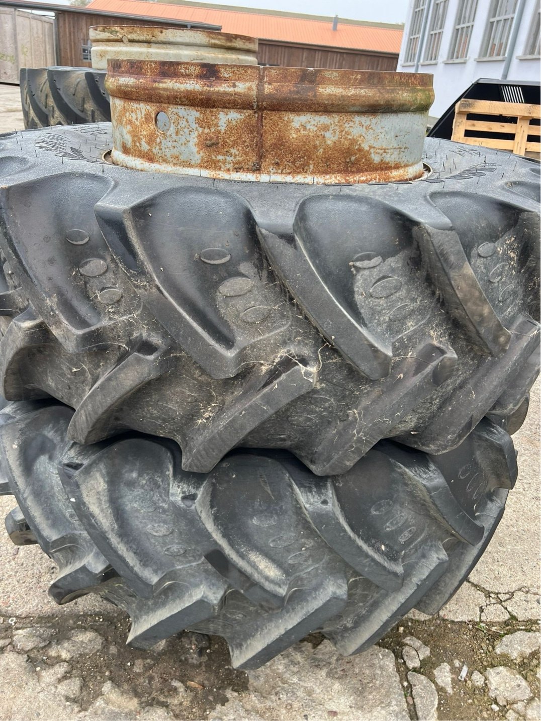 Reifen van het type GoodYear Zwillinge, Gebrauchtmaschine in Kruckow (Foto 1)