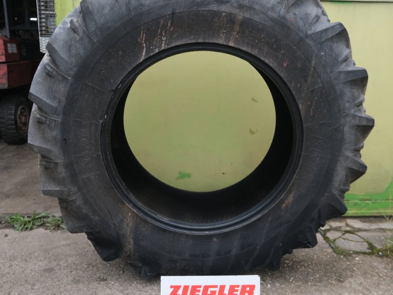 Reifen typu IHC Ein Reifen Kleber Super G 16.9 R30 420/85R30 Profiltiefe 3cm, gebraucht w Eitorf (Zdjęcie 1)