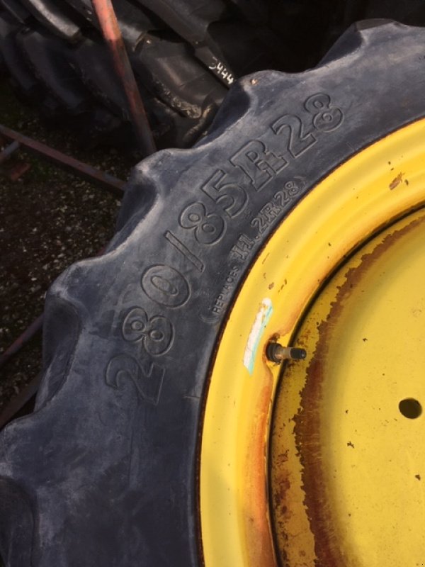 Reifen tipa John Deere 11.2R28 + 11.2R44, Gebrauchtmaschine u Holle- Grasdorf (Slika 1)