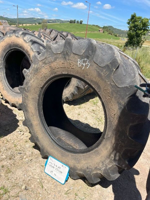 Reifen du type Kleber FITKER, Gebrauchtmaschine en Montpellier (Photo 1)