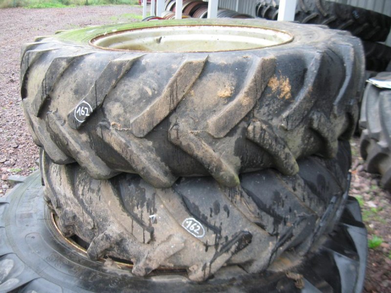 Reifen typu Massey Ferguson 380/85 R28 UNIROYAL, Gebrauchtmaschine w Vehlow (Zdjęcie 1)