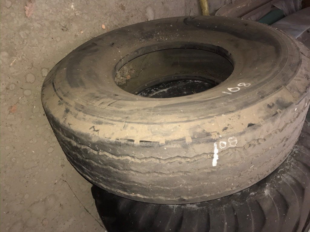 Reifen typu Michelin 14x80-20, Gebrauchtmaschine v LA SOUTERRAINE (Obrázok 2)