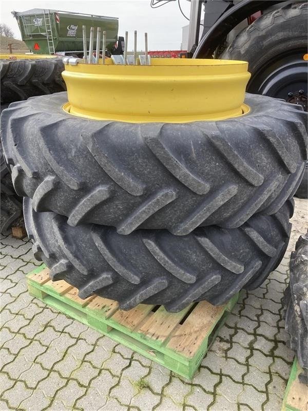 Reifen del tipo Michelin 16.9 X 38 med kroge, Gebrauchtmaschine In Mern (Immagine 1)