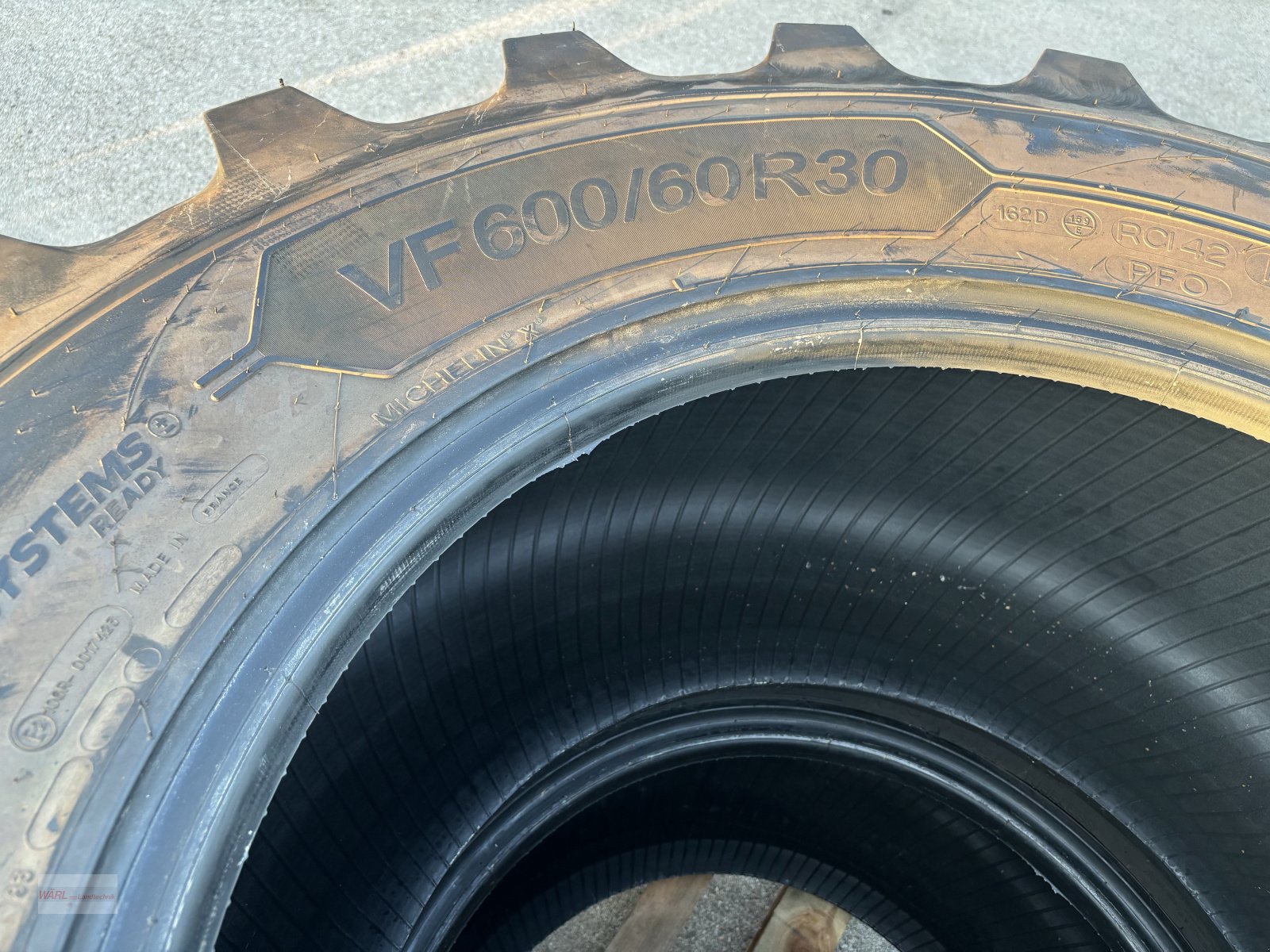 Reifen van het type Michelin 600/60 R30, Neumaschine in Mitterscheyern (Foto 4)