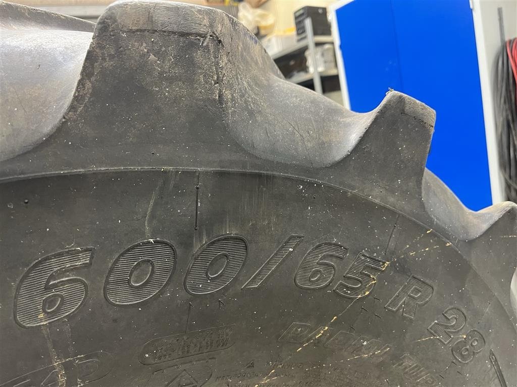 Reifen des Typs Michelin 600/65-28 2 stk ens slidte, Gebrauchtmaschine in Vejle (Bild 3)