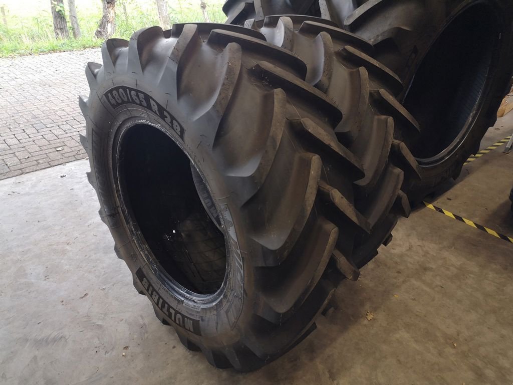 Reifen of the type Michelin 600/65R38 +480/65R28, Neumaschine in Lunteren (Picture 5)