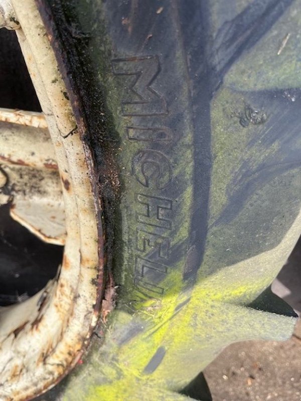 Reifen des Typs Michelin 9.5 R36, Gebrauchtmaschine in Callantsoog (Bild 3)