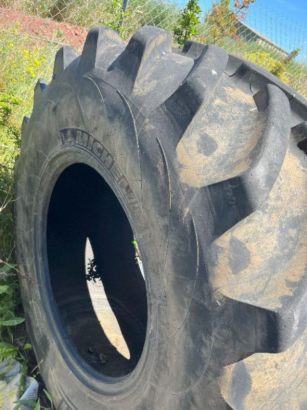 Reifen du type Michelin AXIOBIB, Gebrauchtmaschine en Montpellier (Photo 2)