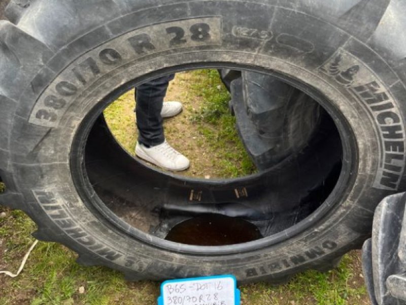 Reifen du type Michelin Omnibib, Gebrauchtmaschine en Montpellier (Photo 1)