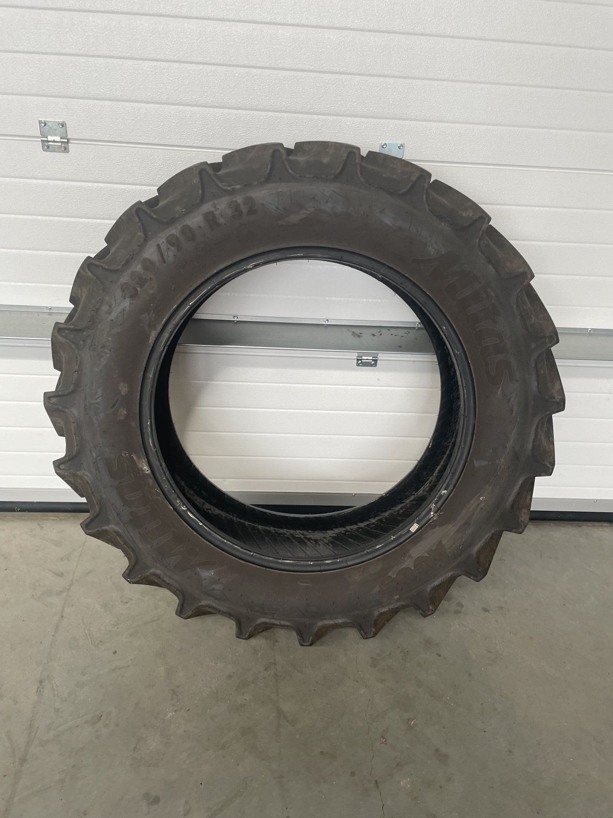 Reifen del tipo Mitas 320/85R32, Gebrauchtmaschine en Germering (Imagen 2)