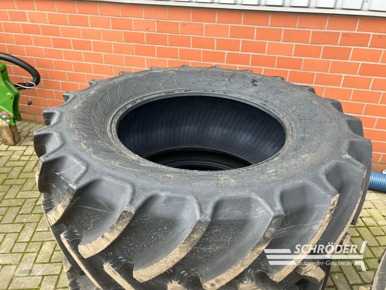 Reifen des Typs Mitas 480/65 R24 + 600/65 R34, Neumaschine in Twistringen (Bild 2)