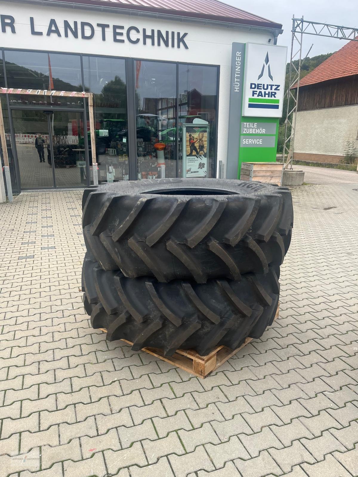 Reifen des Typs Mitas 480/70R24 HC70, Neumaschine in Treuchtlingen (Bild 3)