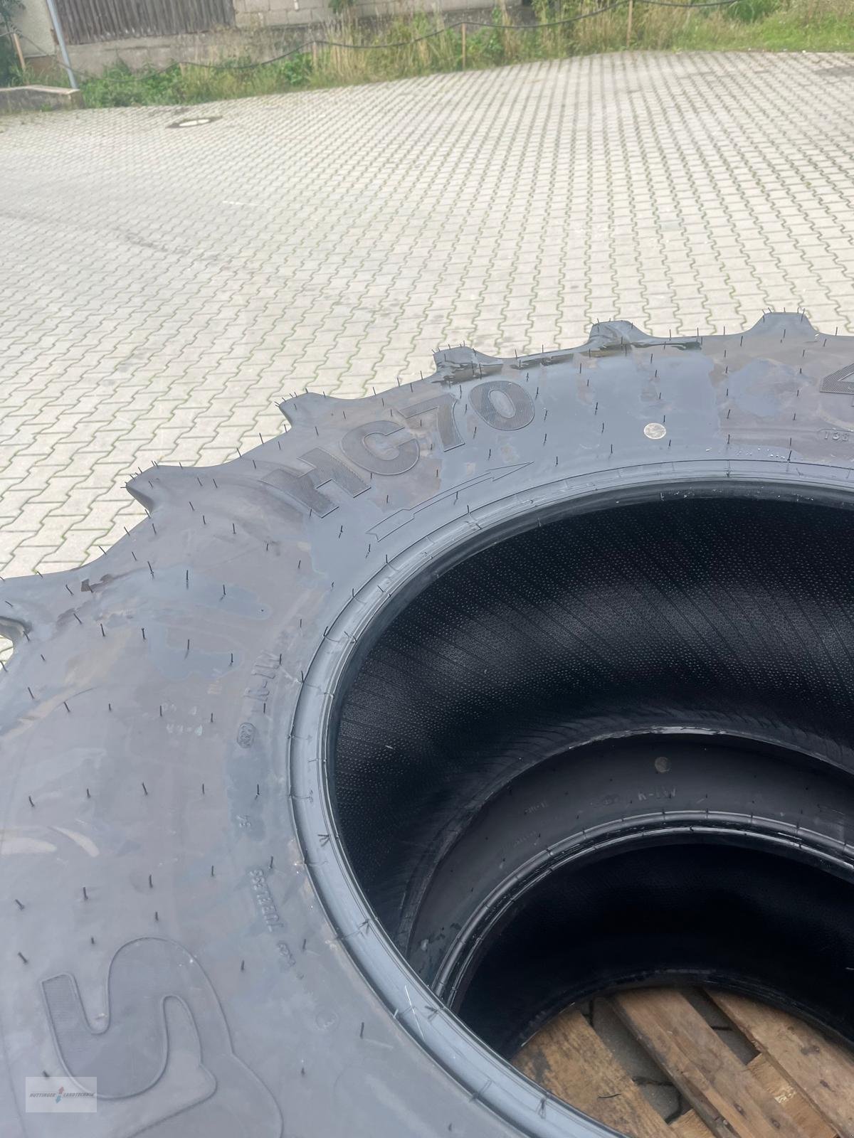 Reifen des Typs Mitas 520/70R34 HC70, Neumaschine in Treuchtlingen (Bild 7)