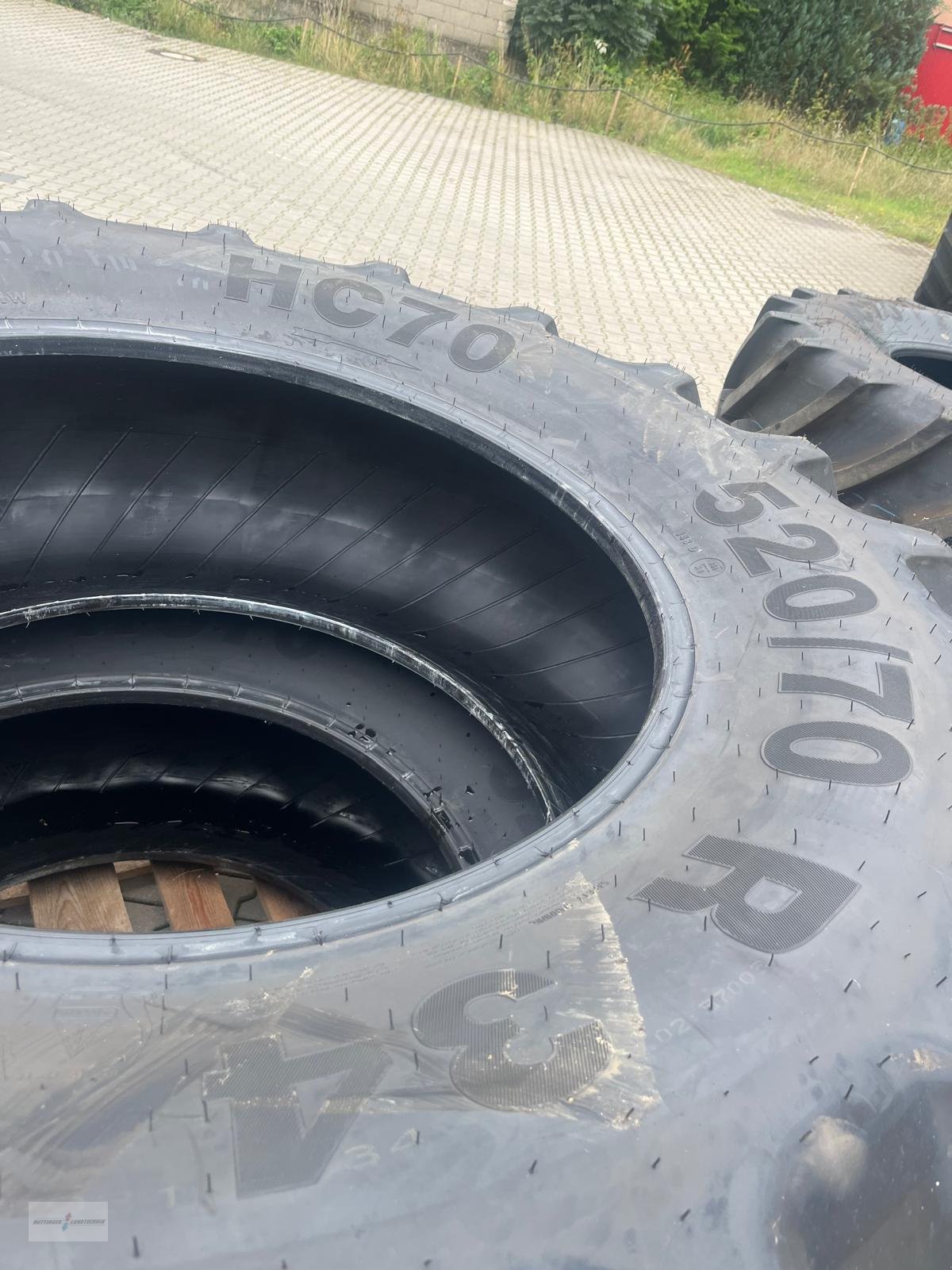 Reifen des Typs Mitas 520/70R34 HC70, Neumaschine in Treuchtlingen (Bild 8)