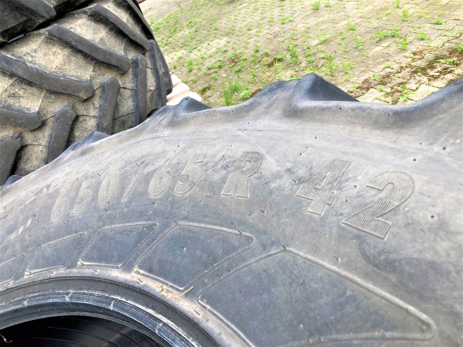 Reifen des Typs Mitas 650/65 R42, Gebrauchtmaschine in Murnau (Bild 3)