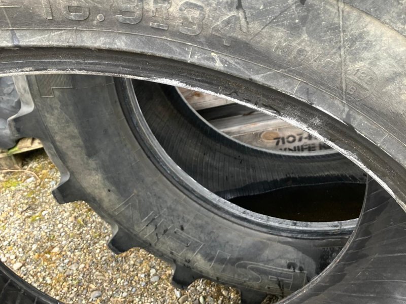 Reifen des Typs Pirelli 16.9 R34, Gebrauchtmaschine in Pfullendorf (Bild 1)