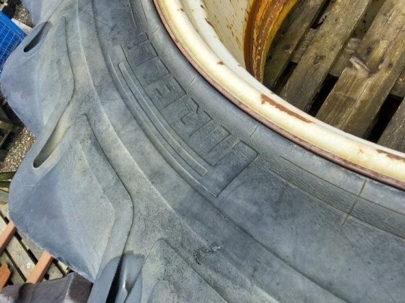 Reifen tip Pirelli 18.4 R38 hvid, Gebrauchtmaschine in Tinglev (Poză 1)