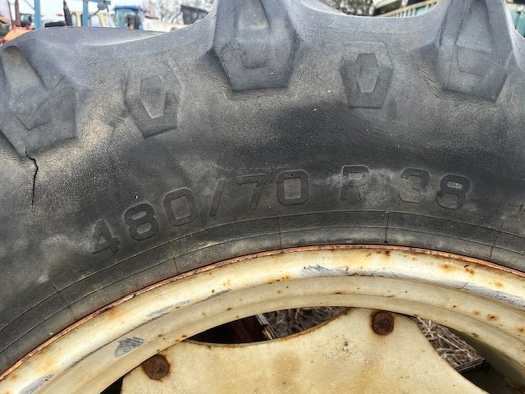 Reifen tip Pirelli 480\70 R38 TM 700, Gebrauchtmaschine in Callantsoog (Poză 2)