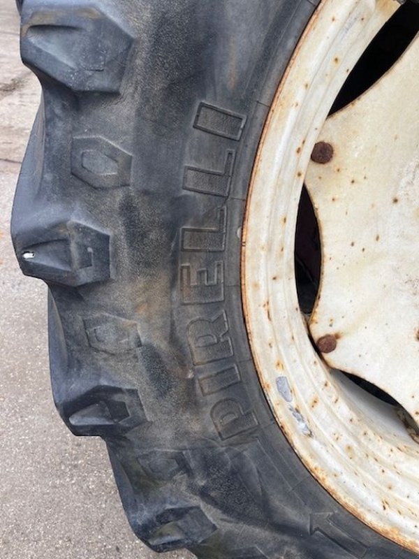 Reifen типа Pirelli 480\70 R38 TM 700, Gebrauchtmaschine в Callantsoog (Фотография 3)