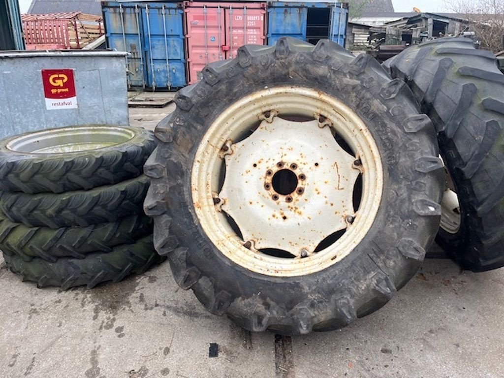 Reifen типа Pirelli 480\70 R38 TM 700, Gebrauchtmaschine в Callantsoog (Фотография 5)