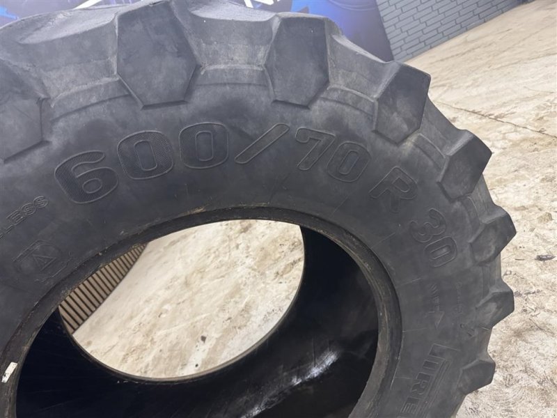 Reifen tip Pirelli 600/70R30, Gebrauchtmaschine in Haderup (Poză 1)