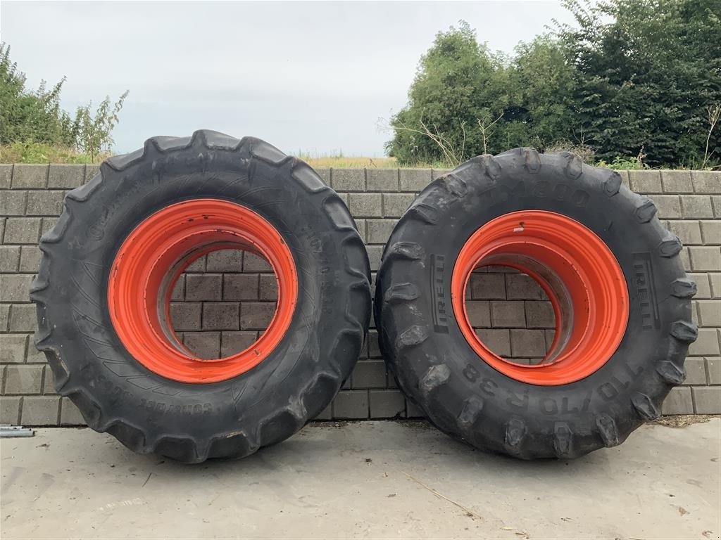 Reifen van het type Pirelli 710/70 R38 Forkrøbbet til 32 “, Gebrauchtmaschine in Skørping (Foto 1)