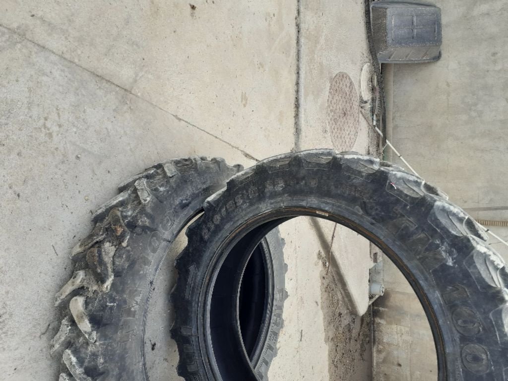 Reifen του τύπου Pirelli Agri, Gebrauchtmaschine σε Montpellier (Φωτογραφία 1)