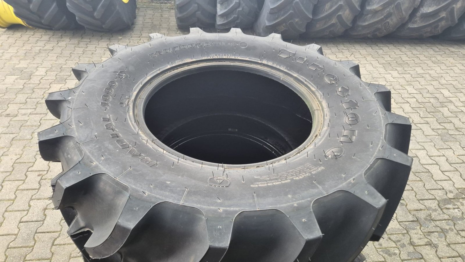 Reifen tipa Sonstige Firestone R4000 360/70R20 Nieuw, Gebrauchtmaschine u Schoonebeek (Slika 3)