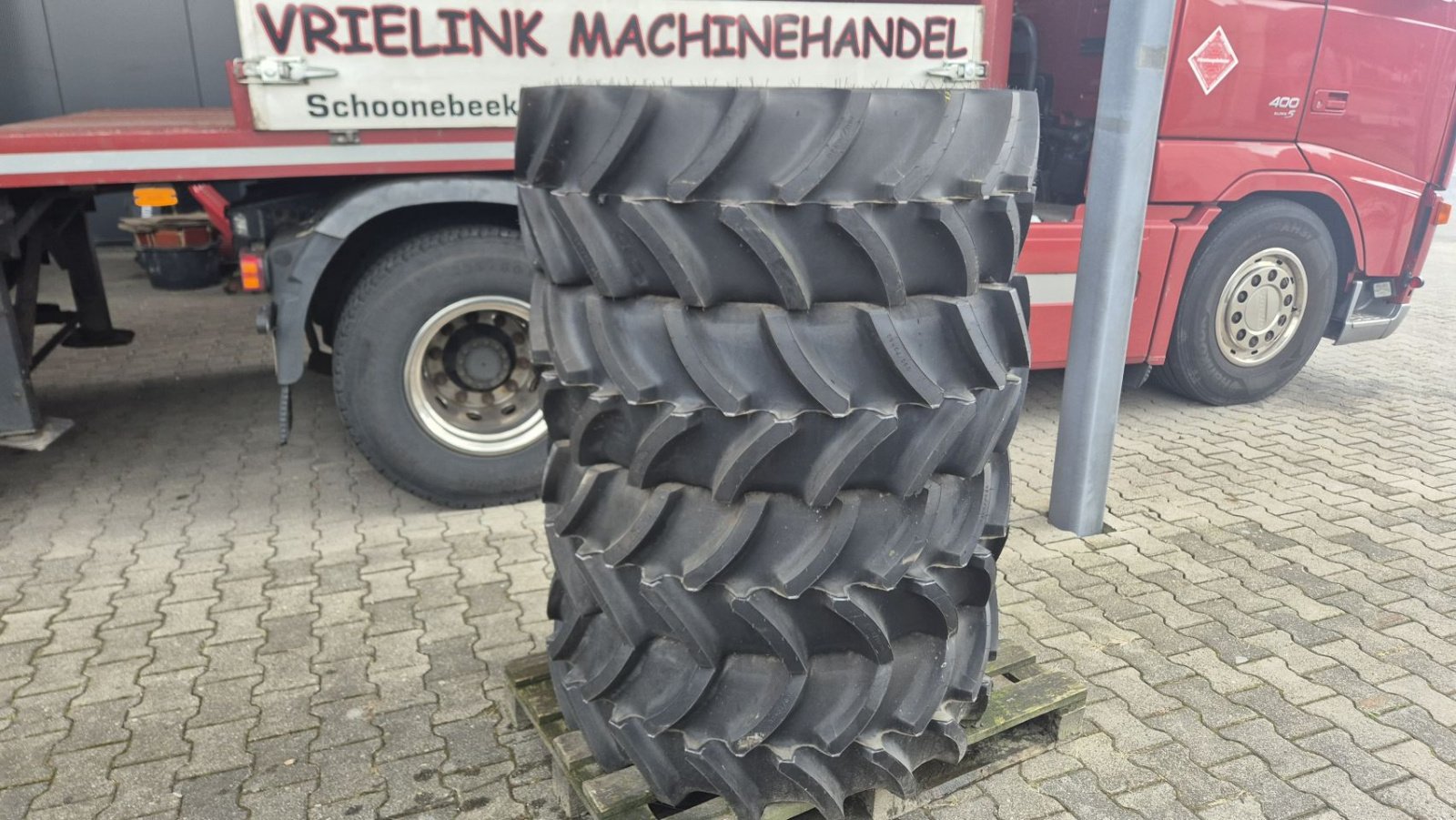 Reifen του τύπου Sonstige Firestone R4000 360/70R20 Nieuw, Gebrauchtmaschine σε Schoonebeek (Φωτογραφία 1)