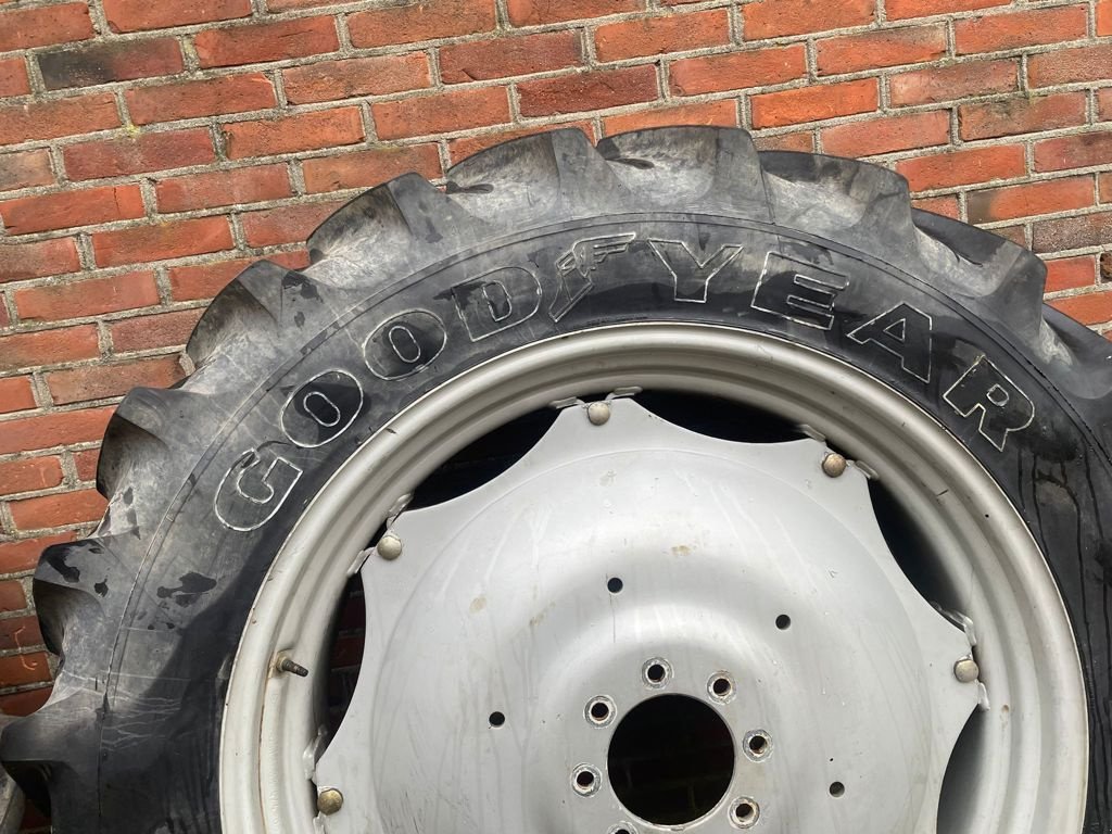 Reifen от тип Sonstige Goodyear 13.6R38 SUPER TRACTION, Gebrauchtmaschine в MARIENHEEM (Снимка 2)