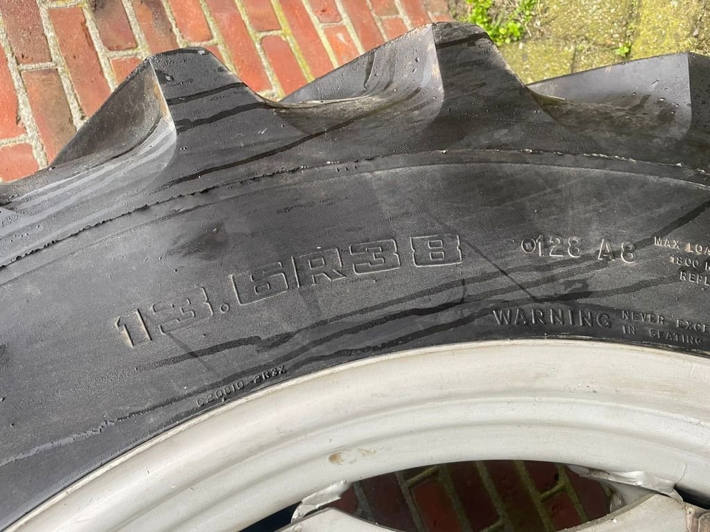 Reifen van het type Sonstige Goodyear 13.6R38 SUPER TRACTION, Gebrauchtmaschine in MARIENHEEM (Foto 3)