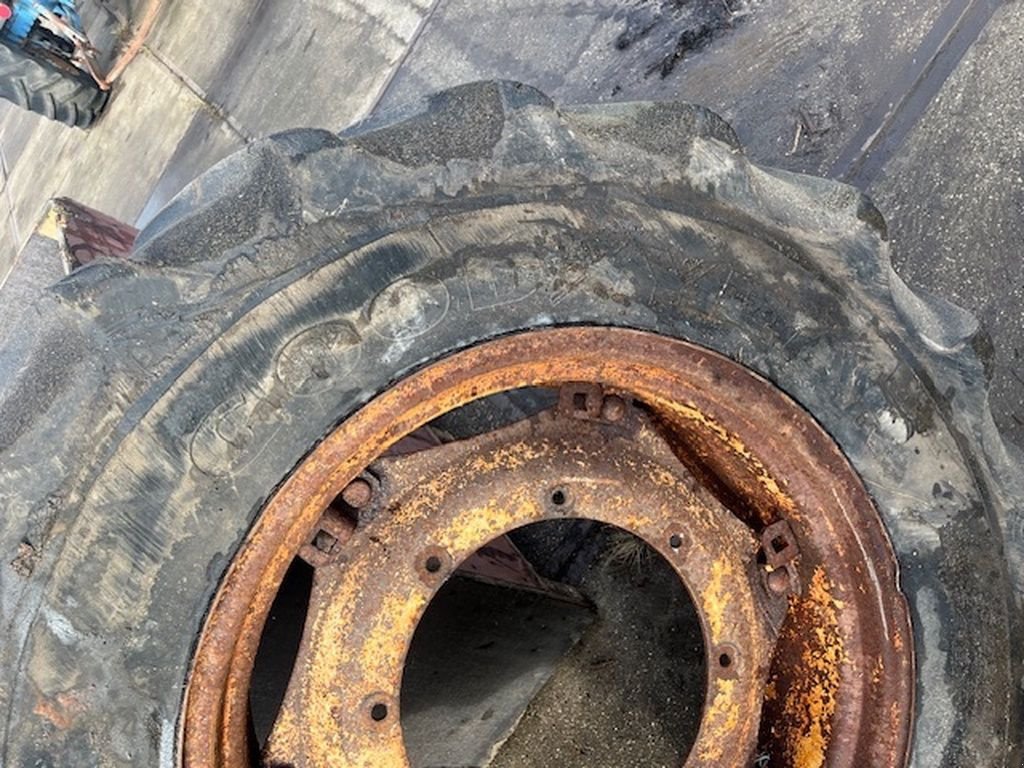 Reifen des Typs Sonstige Goodyear 14.9 R28, Gebrauchtmaschine in Callantsoog (Bild 3)