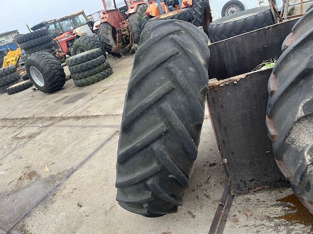 Reifen des Typs Sonstige Goodyear 18.4\15-30, Gebrauchtmaschine in Callantsoog (Bild 5)