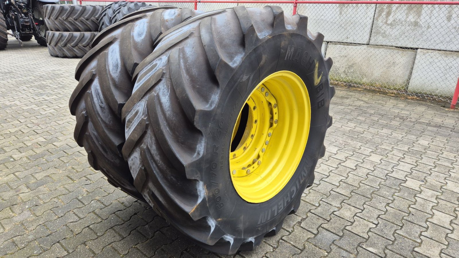 Reifen του τύπου Sonstige MICHELIN MACHXBIB 600/70R30 op John Deere 7R velg, Gebrauchtmaschine σε Schoonebeek (Φωτογραφία 2)